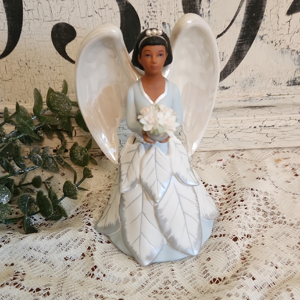 Avon Collectible African American Angel Figurine Vintage 2006 Joyful Flowers